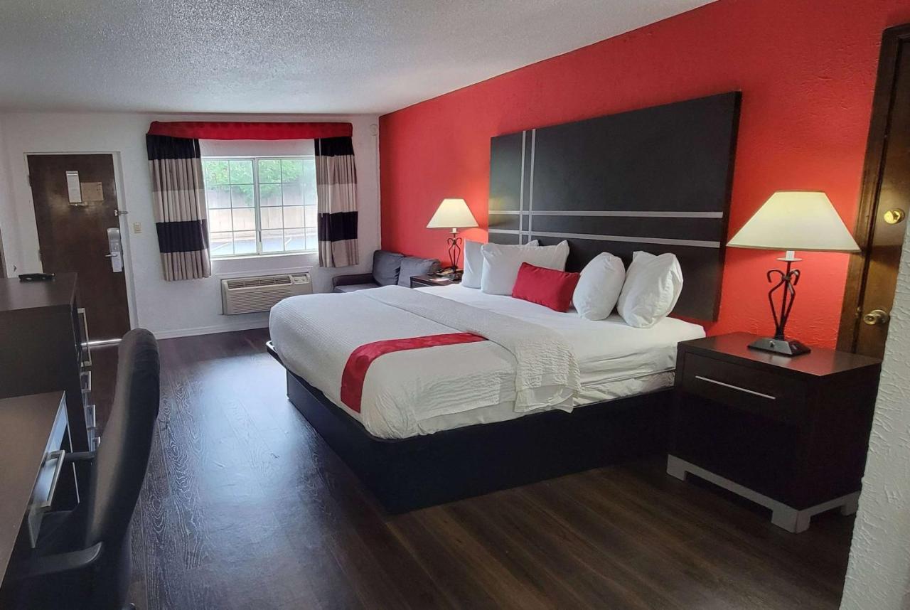 Ramada By Wyndham Mountain Home Buitenkant foto