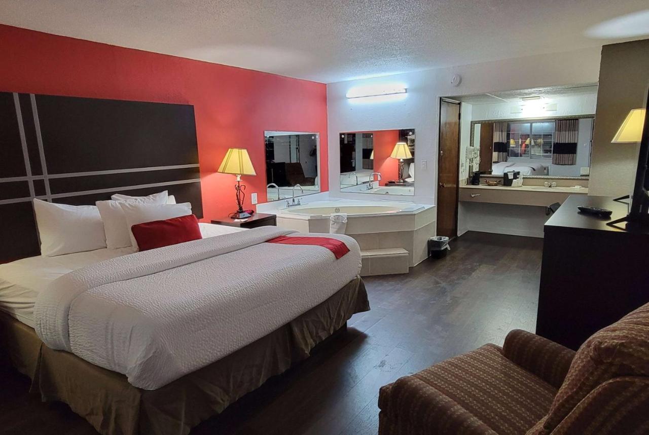 Ramada By Wyndham Mountain Home Buitenkant foto