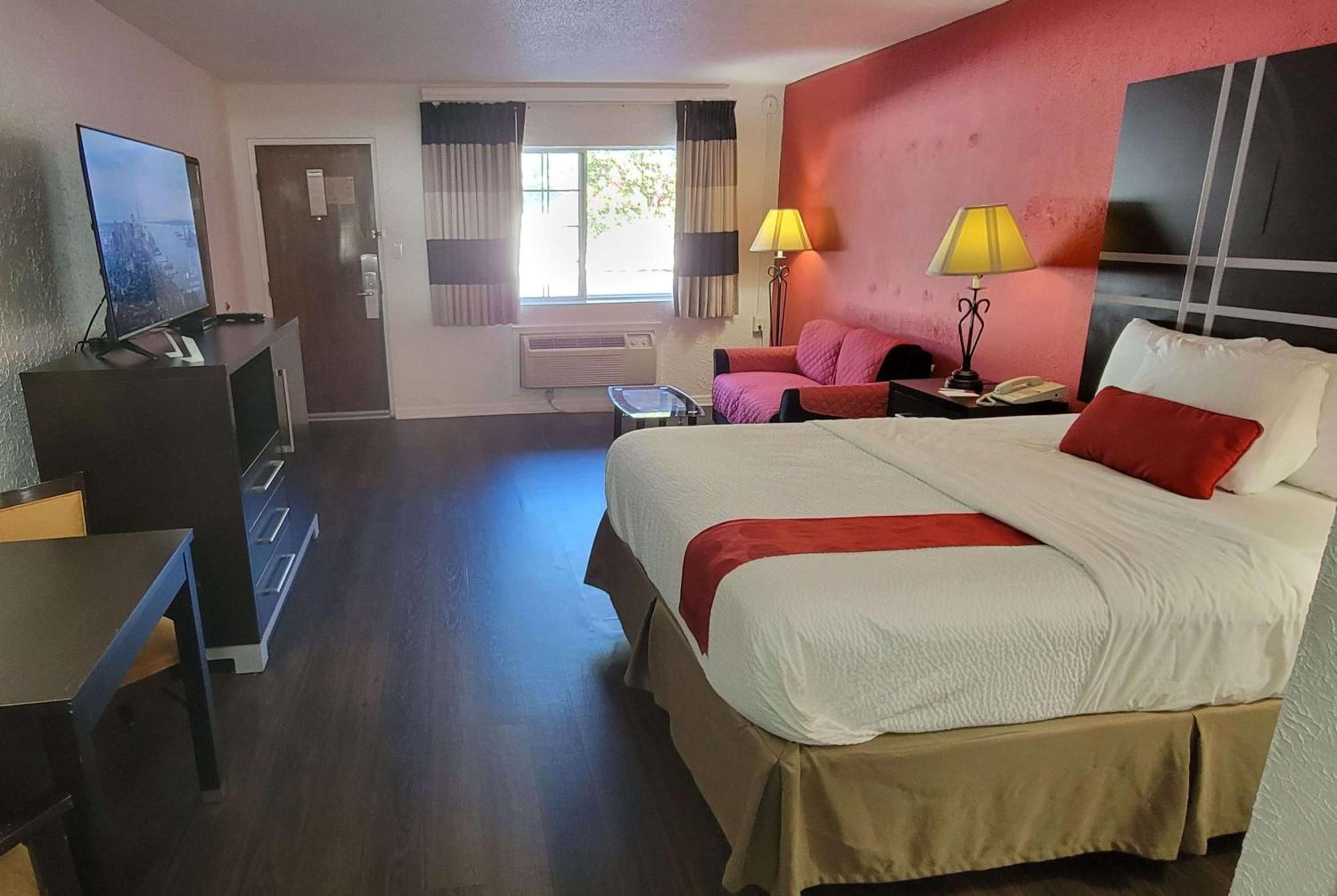 Ramada By Wyndham Mountain Home Buitenkant foto